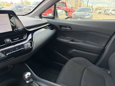 Used 2019 Toyota C-HR LE FWD image 21