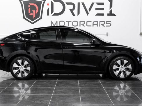 Used 2021 Tesla Model Y Long Range AWD/4WD image 8