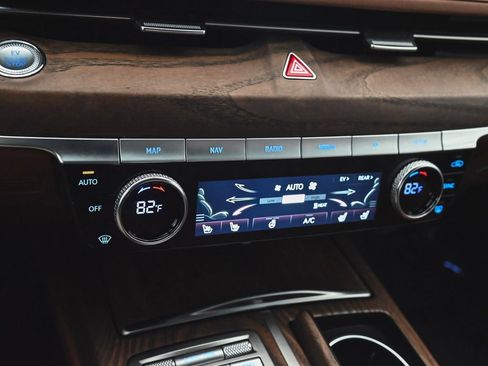 Used 2024 Genesis G80 image 24