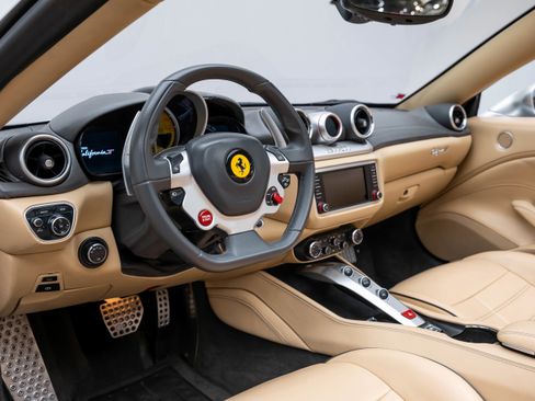 Certified 2016 Ferrari California T image 4