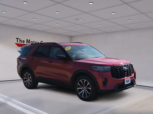 Used 2025 Ford Explorer ST-Line image 3