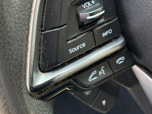 Used 2022 Subaru Crosstrek 2.0i AWD/4WD image 13