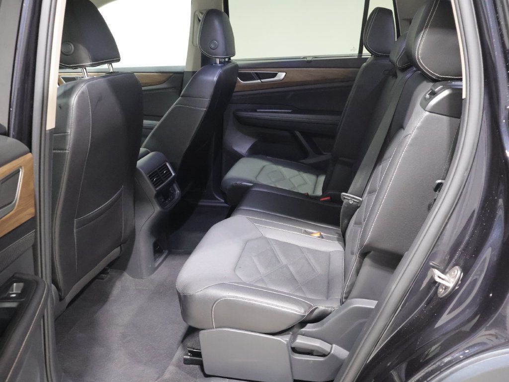 Used 2025 Volkswagen Atlas SE AWD/4WD image 17