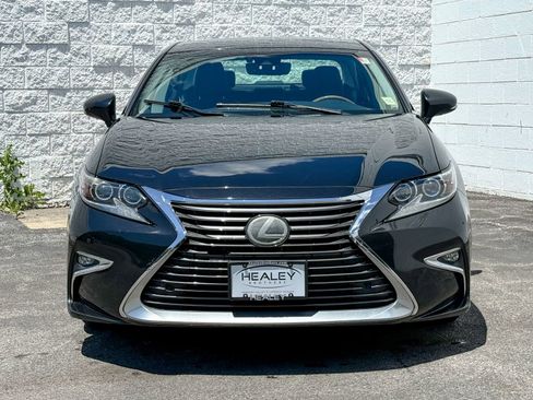 Used 2017 Lexus ES 350 w/ Luxury Package FWD image 2