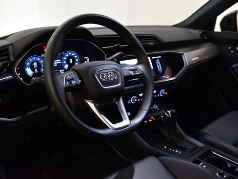 Certified 2025 Audi Q3 2.0T Premium w/ Convenience Package image 28