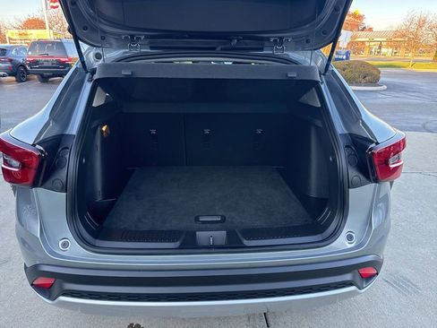 Used 2024 Chevrolet Trax LT w/ LT Convenience Package image 29