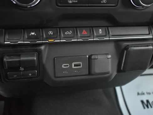 Used 2023 Chevrolet Silverado 1500 Custom AWD/4WD image 29