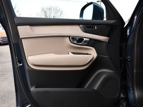 New 2026 Volvo XC90 B5 Plus w/ Protection Package Premier image 10