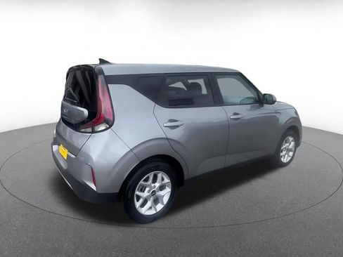 Used 2025 Kia Soul LX w/ LX Technology Package FWD image 13