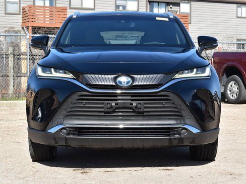 Used 2022 Toyota Venza XLE image 2