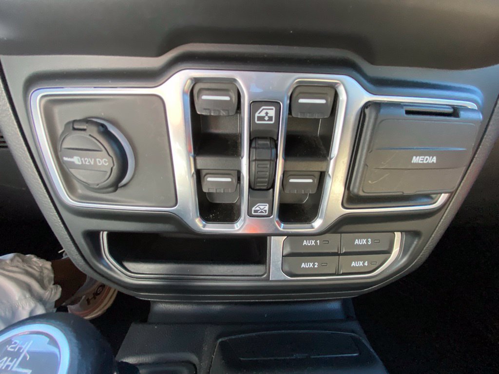 Used 2022 Jeep Wrangler Unlimited Sahara AWD/4WD image 18