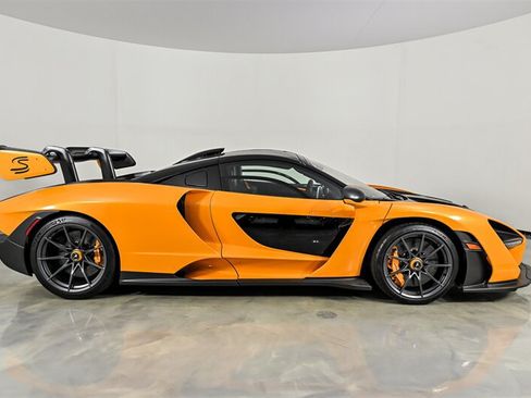 Used 2019 McLaren Senna RWD image 17