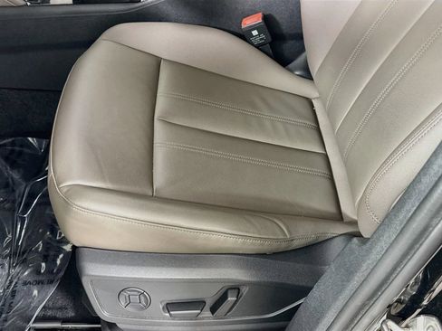 Used 2025 Audi Q5 Premium w/ Premium Plus AWD/4WD image 12
