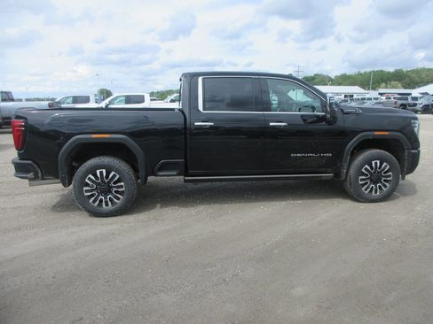 New 2026 GMC Sierra 2500 Denali Ultimate AWD/4WD image 3