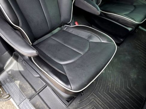 Used 2022 Chrysler Pacifica Limited w/ S Appearance Package FWD image 42
