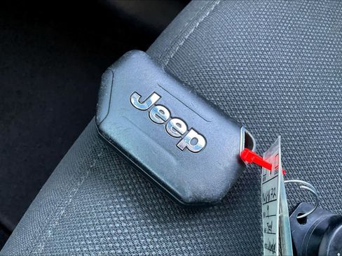 Used 2019 Jeep Wrangler Unlimited Sport image 13