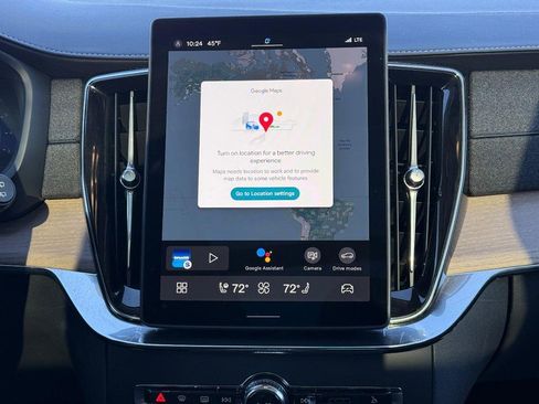 Certified 2025 Volvo XC90 B6 Plus image 15