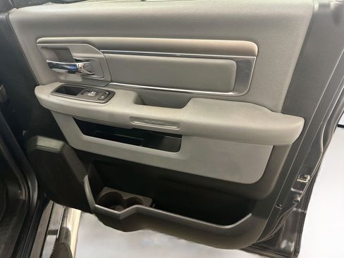Used 2020 RAM 1500 Classic SLT AWD/4WD image 33