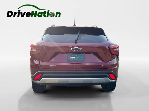 Used 2025 Chevrolet Trax LT FWD image 6