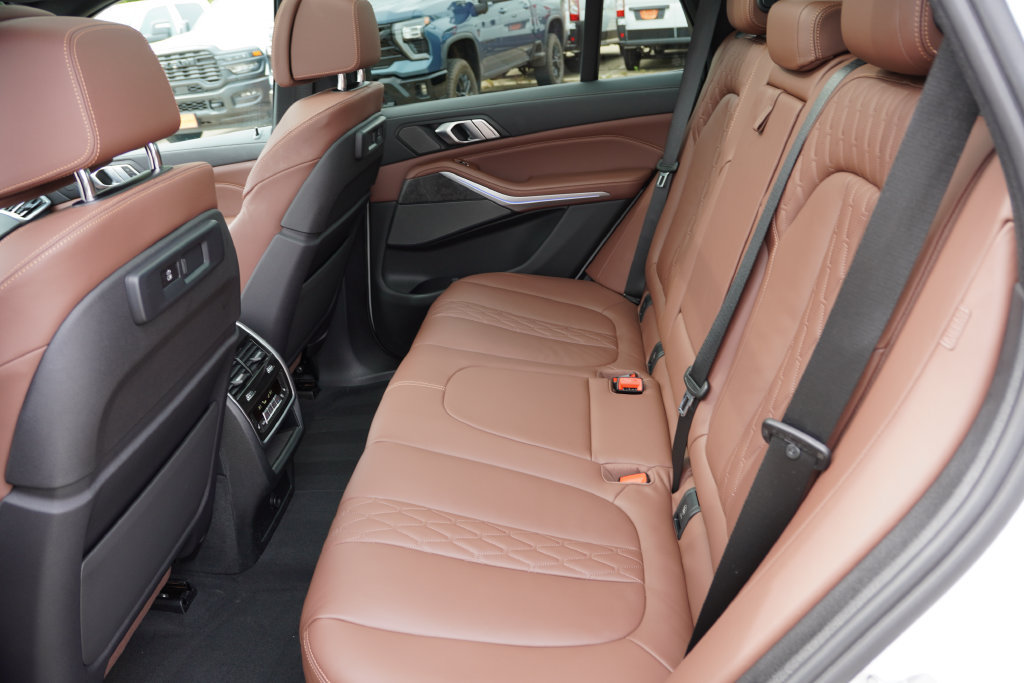 Used 2023 BMW X5 xDrive40i w/ M Sport Package AWD/4WD image 17