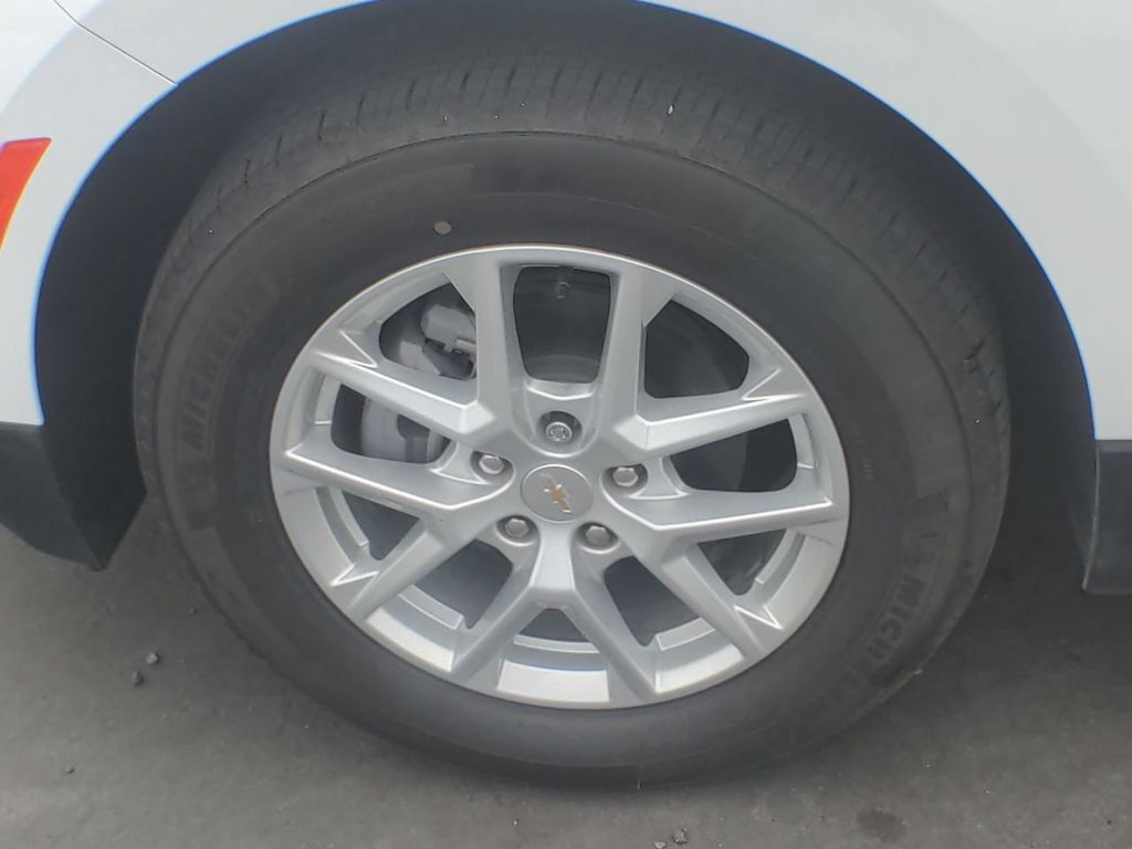 Used 2023 Chevrolet Equinox LT FWD image 32