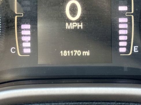 Used 2017 Jeep Cherokee Latitude w/ Cold Weather Group AWD/4WD image 12