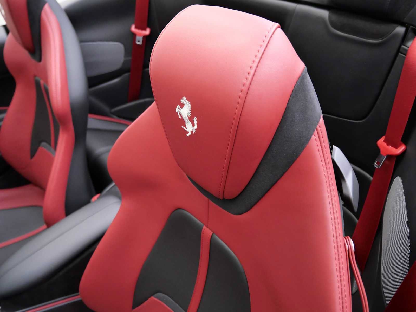 Certified 2025 Ferrari Roma Spider RWD image 21