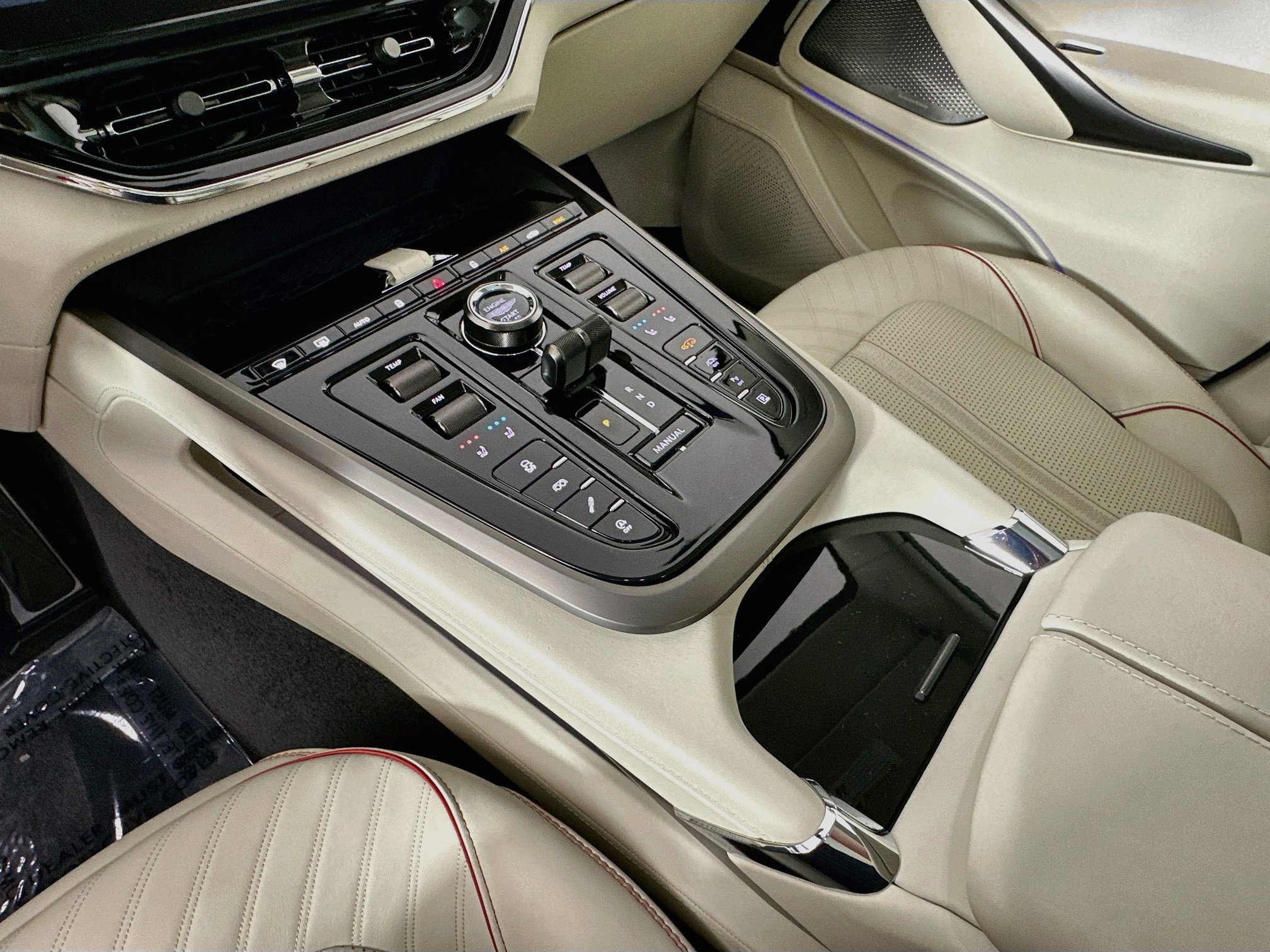 Used 2025 Aston Martin DBX 707 AWD/4WD image 18