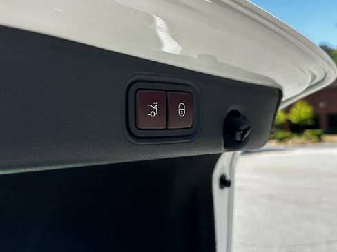 Used 2018 Mercedes-Benz E 300 image 22