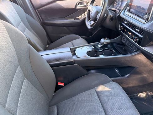 Certified 2025 Nissan Rogue SV FWD image 12