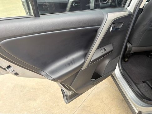 Used 2018 Toyota RAV4 XLE FWD image 29