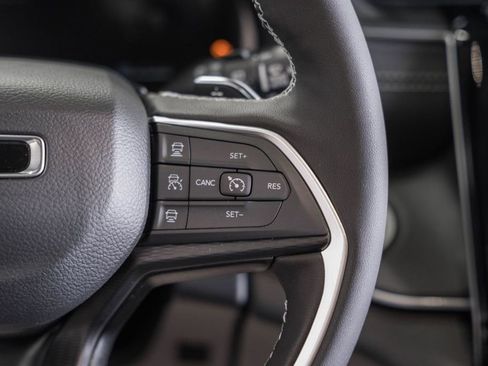 New 2025 Jeep Grand Cherokee Altitude image 25