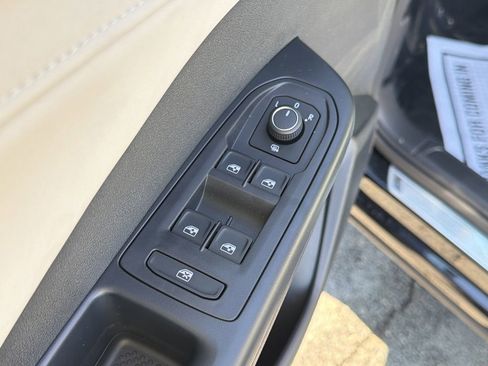 New 2026 Volkswagen Taos SE FWD image 23