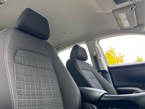 Used 2025 Honda HR-V LX image 29