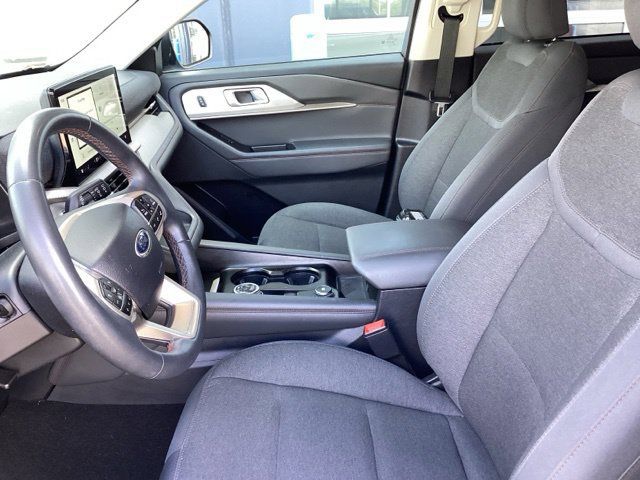 Used 2025 Ford Explorer Active AWD/4WD image 26