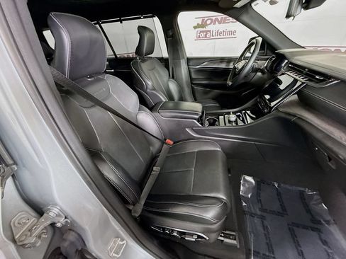 Used 2023 Jeep Grand Cherokee L Overland w/ Advanced Protech Group III AWD/4WD image 35