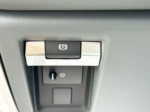New 2026 Land Rover Defender 110 X-Dynamic SE AWD/4WD image 36