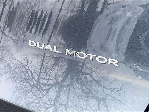 Used 2024 Tesla Model Y Long Range image 10