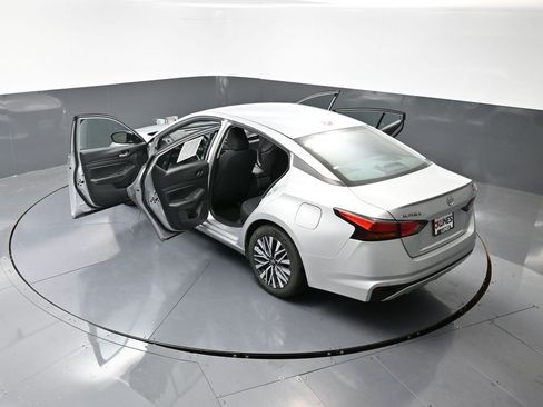 Used 2024 Nissan Altima 2.5 SV image 59