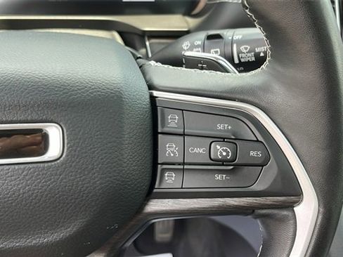 Used 2022 Jeep Grand Cherokee Limited image 13