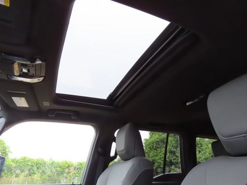 Used 2024 Lexus GX 550 w/ Cold Area Package AWD/4WD image 5