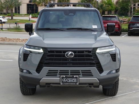 Used 2024 Lexus GX 550 image 3