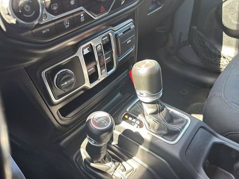Used 2020 Jeep Wrangler Unlimited Sahara AWD/4WD image 25