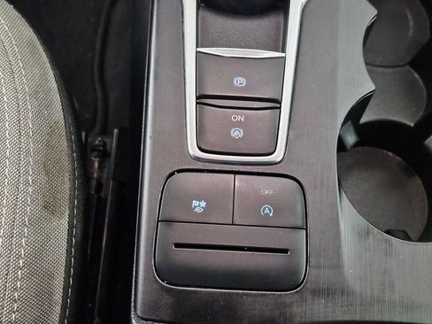 Used 2022 Ford Escape SE w/ SE Sport Appearance Package image 32