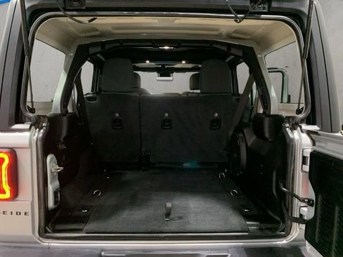 Used 2024 Jeep Wrangler Unlimited Rubicon w/ Technology Group image 29