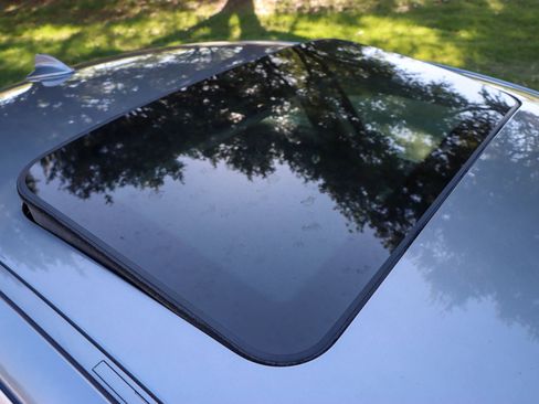 Used 2011 BMW 335i Coupe w/ Premium Pkg RWD image 9