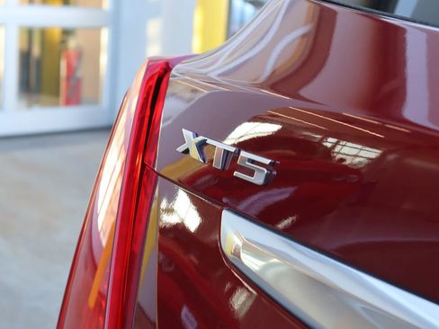 Used 2017 Cadillac XT5 Premium Luxury w/ Driver Assist Package image 10