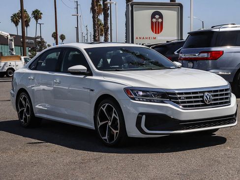 Used 2021 Volkswagen Passat 2.0T R-Line FWD image 3