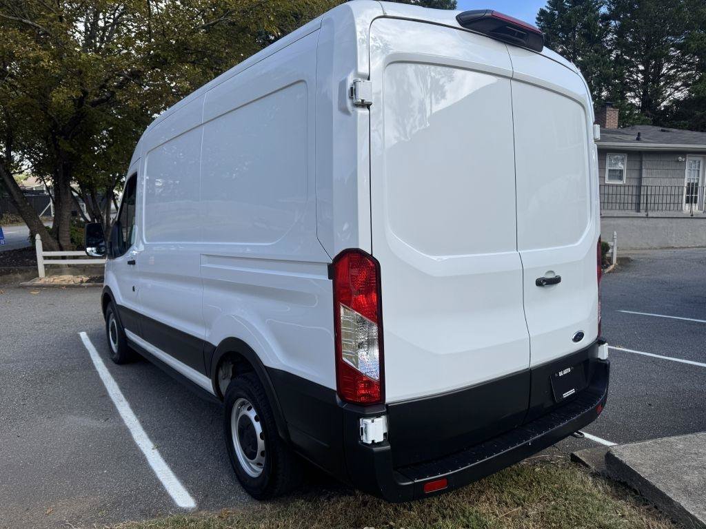 Used 2023 Ford Transit 150 Medium Roof RWD image 4