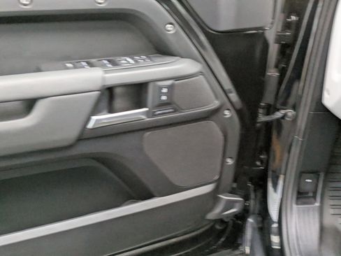 Used 2025 Land Rover Defender 110 S image 15